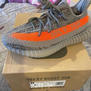 Yezzy never been worn